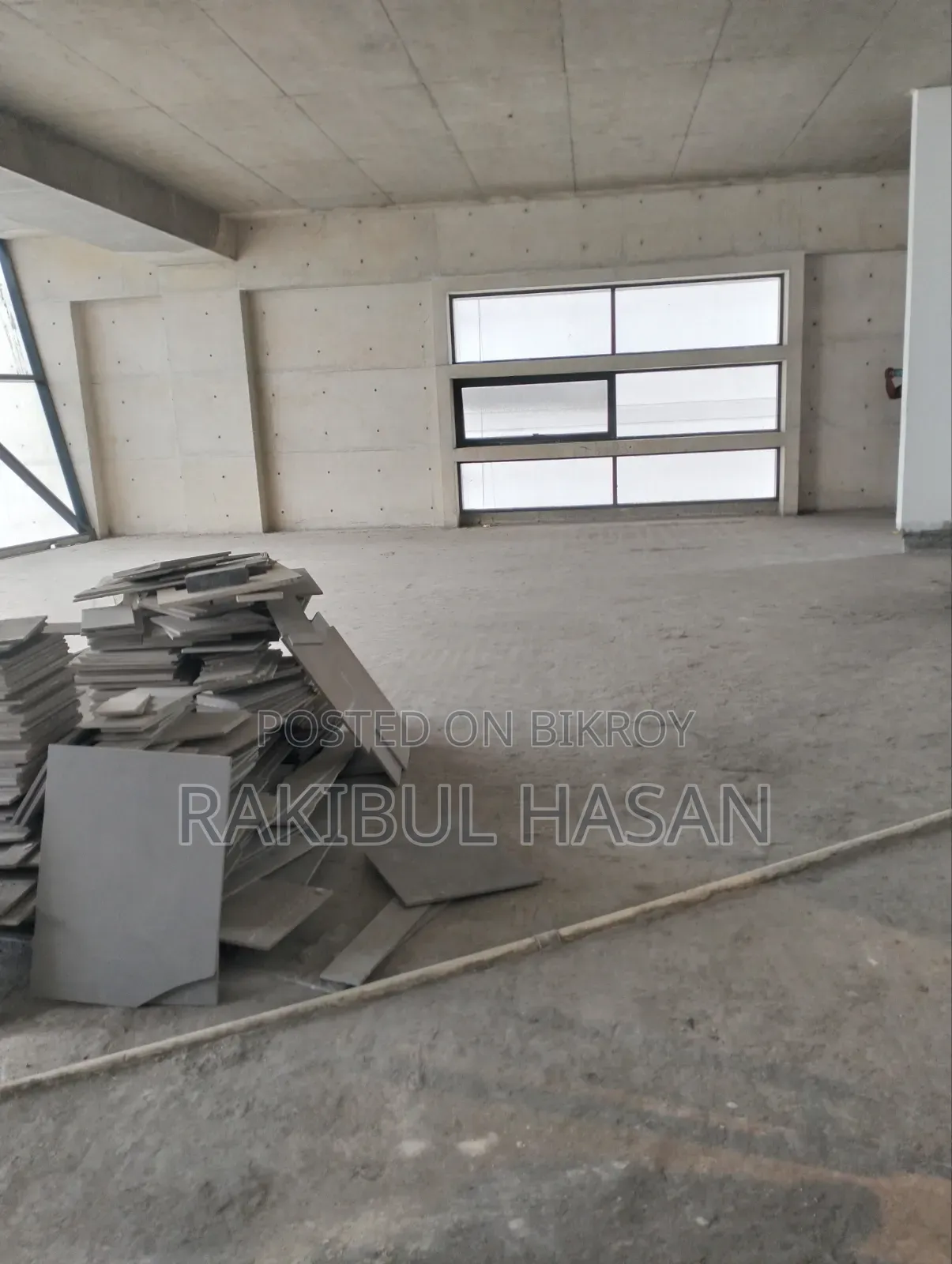 কফি শপ, কাপড়ের দোকান বা অফিসের জন্য ২য় তলায় ২১৫০ বর্গফুটের জায়গা ভাড়া হবে