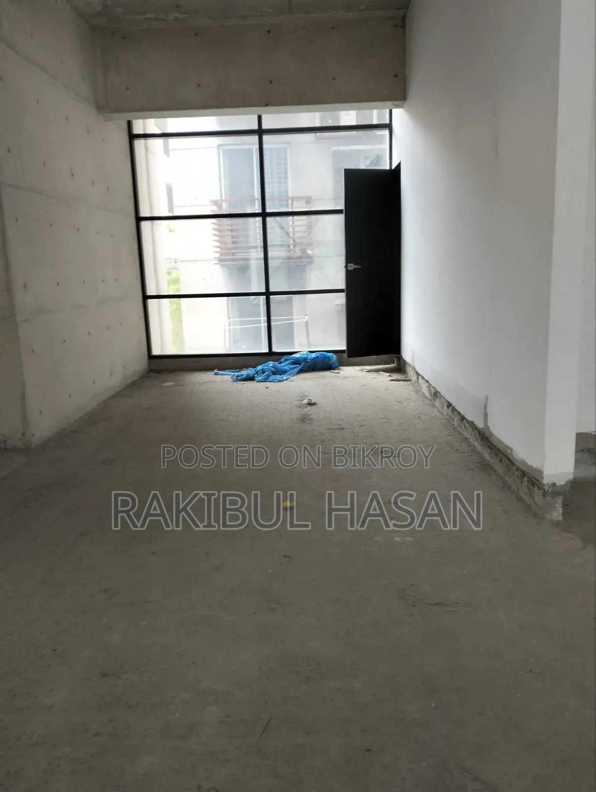 কফি শপ, কাপড়ের দোকান বা অফিসের জন্য ২য় তলায় ২১৫০ বর্গফুটের জায়গা ভাড়া হবে