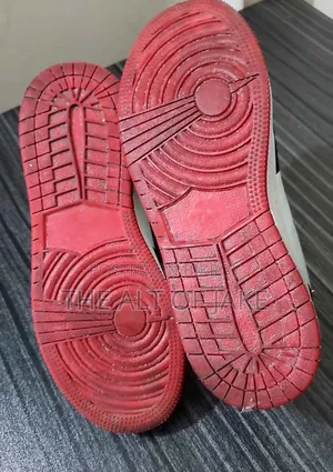 ভালো স্নিকার্স