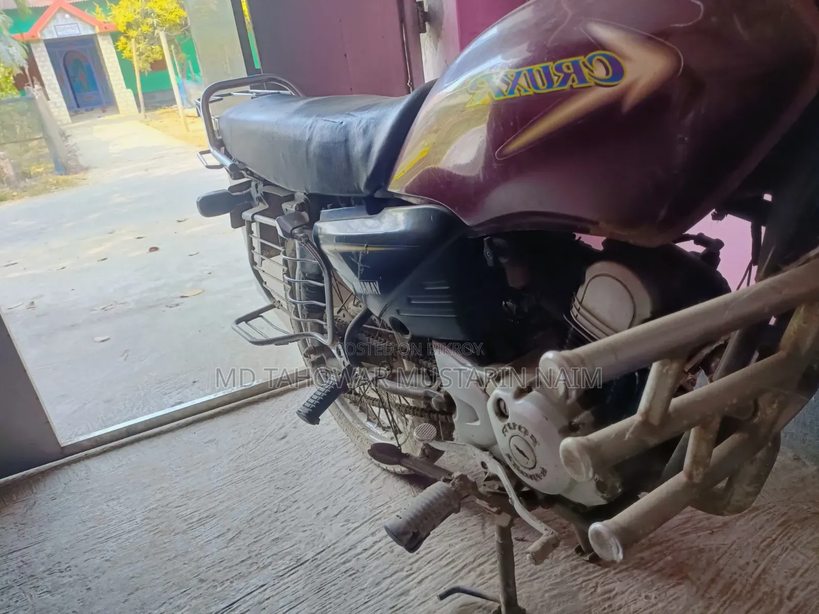 ইয়ামাহা ২০০১ লাল