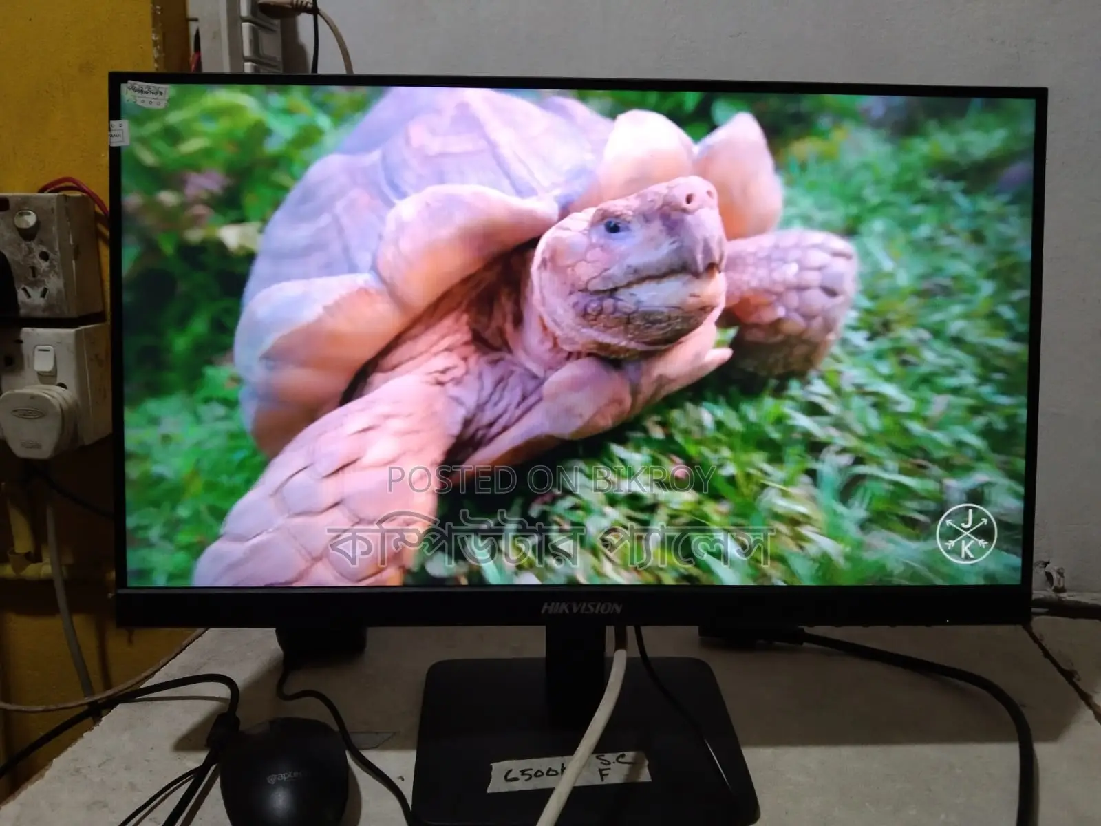 Hikvision 22" Broderless 100% Fresh Monitor