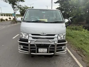 টয়োটা হাইএস ২০২২ সিলভার