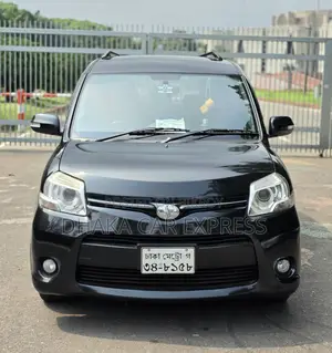 Toyota Sienta 2013 Maroon