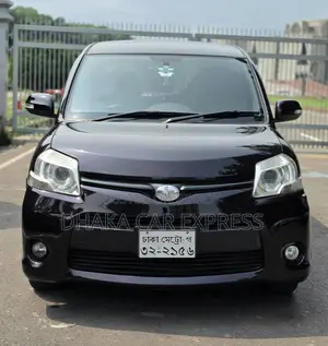 Toyota Sienta 2013 Maroon