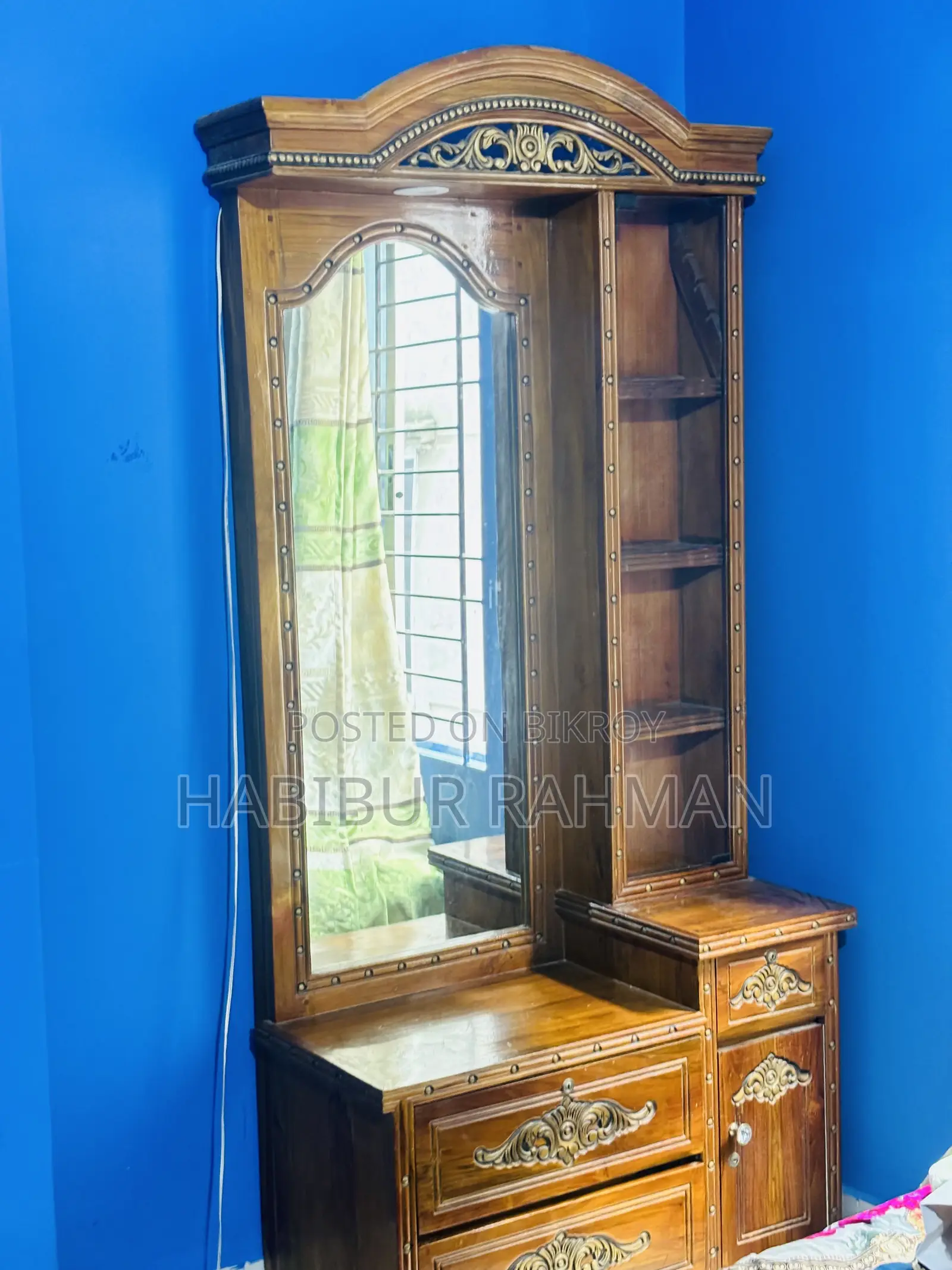 ড্রেসিং টেবিল