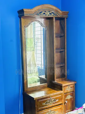 ড্রেসিং টেবিল