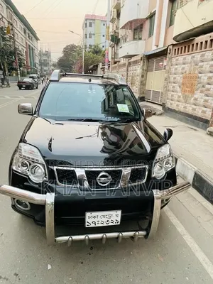 নিসান এক্স-ট্রেইল ২০১২ কালো