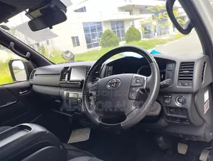 Toyota HiAce 2021 Pearl