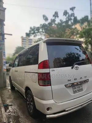 Toyota Noah 2004 পার্ল