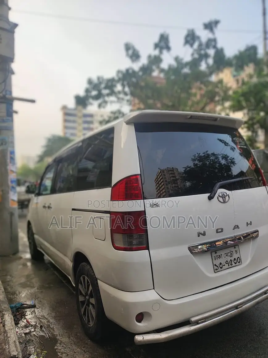 Toyota Noah 2004 পার্ল