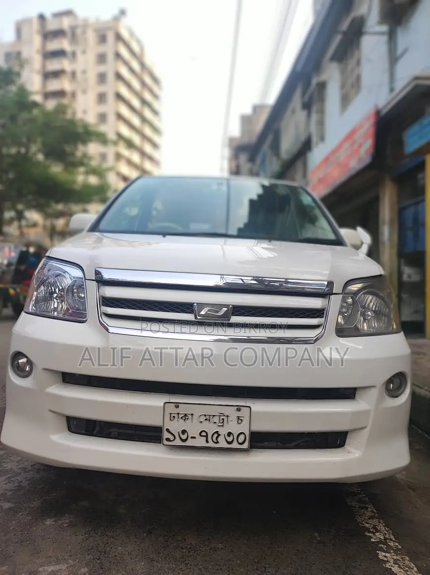 Toyota Noah 2004 পার্ল