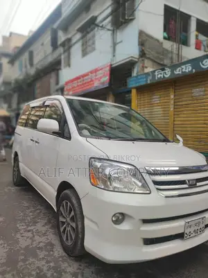 Toyota Noah 2004 পার্ল
