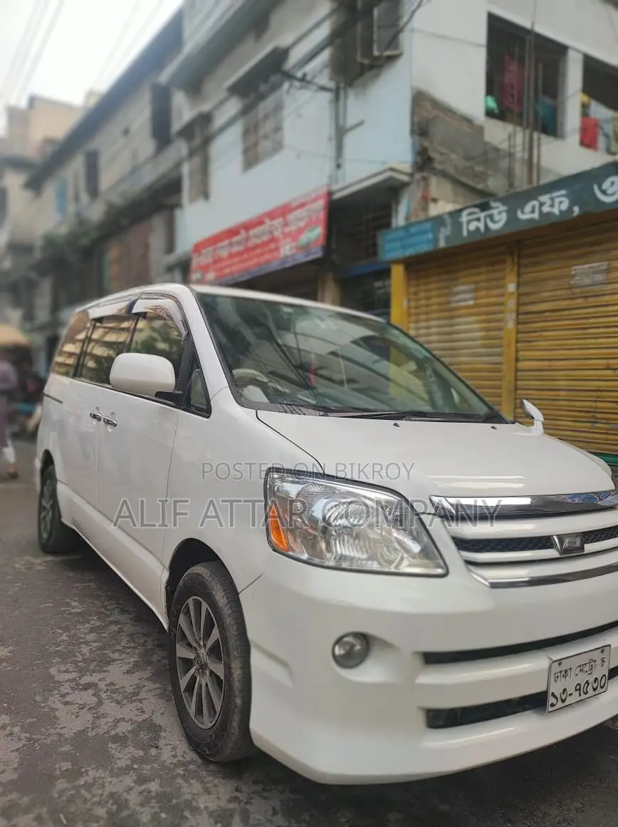 Toyota Noah 2004 পার্ল