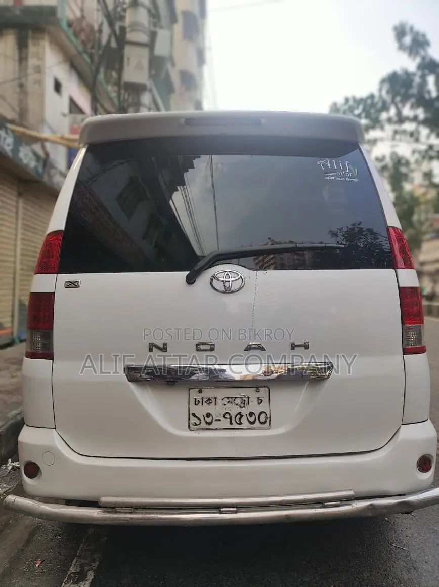 Toyota Noah 2004 পার্ল