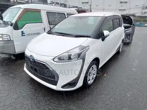 Toyota Sienta 2021 White