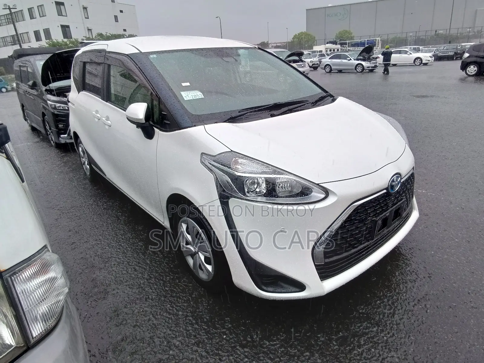Toyota Sienta 2021 White