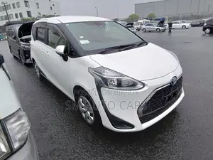 Toyota Sienta 2021 White
