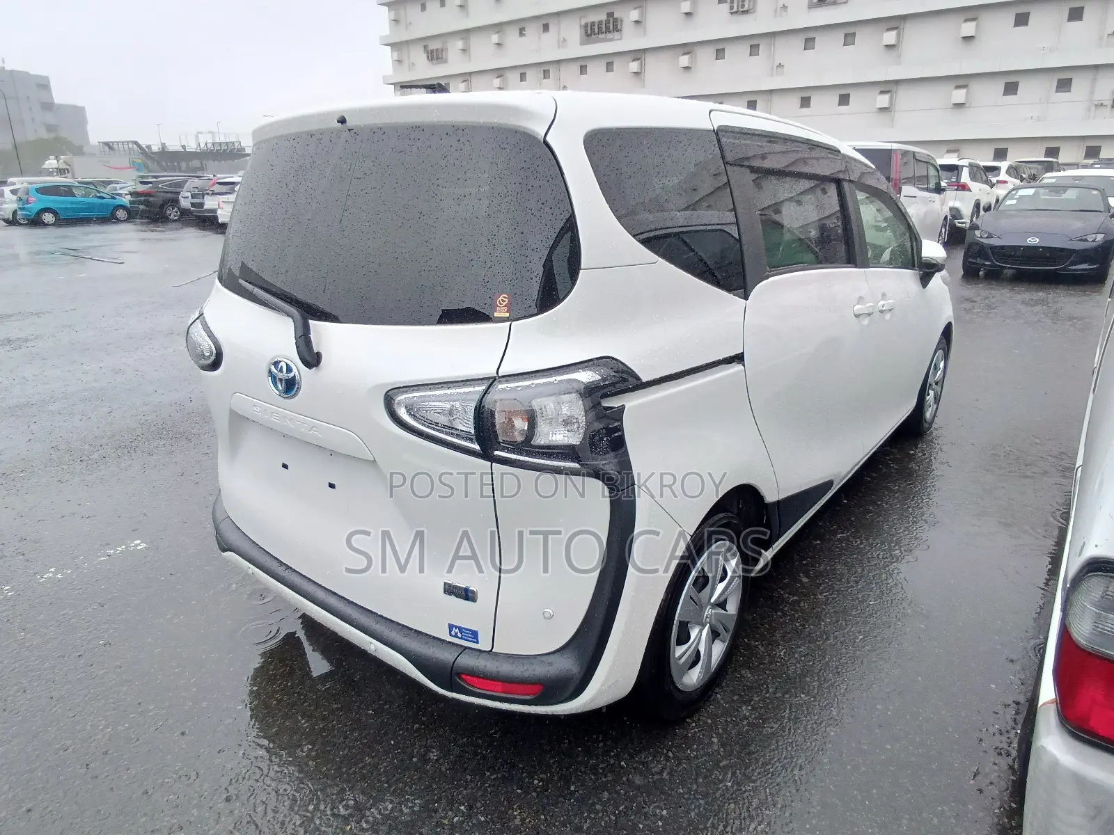 Toyota Sienta 2021 White