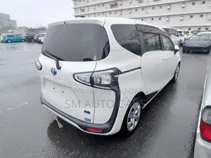 Toyota Sienta 2021 White