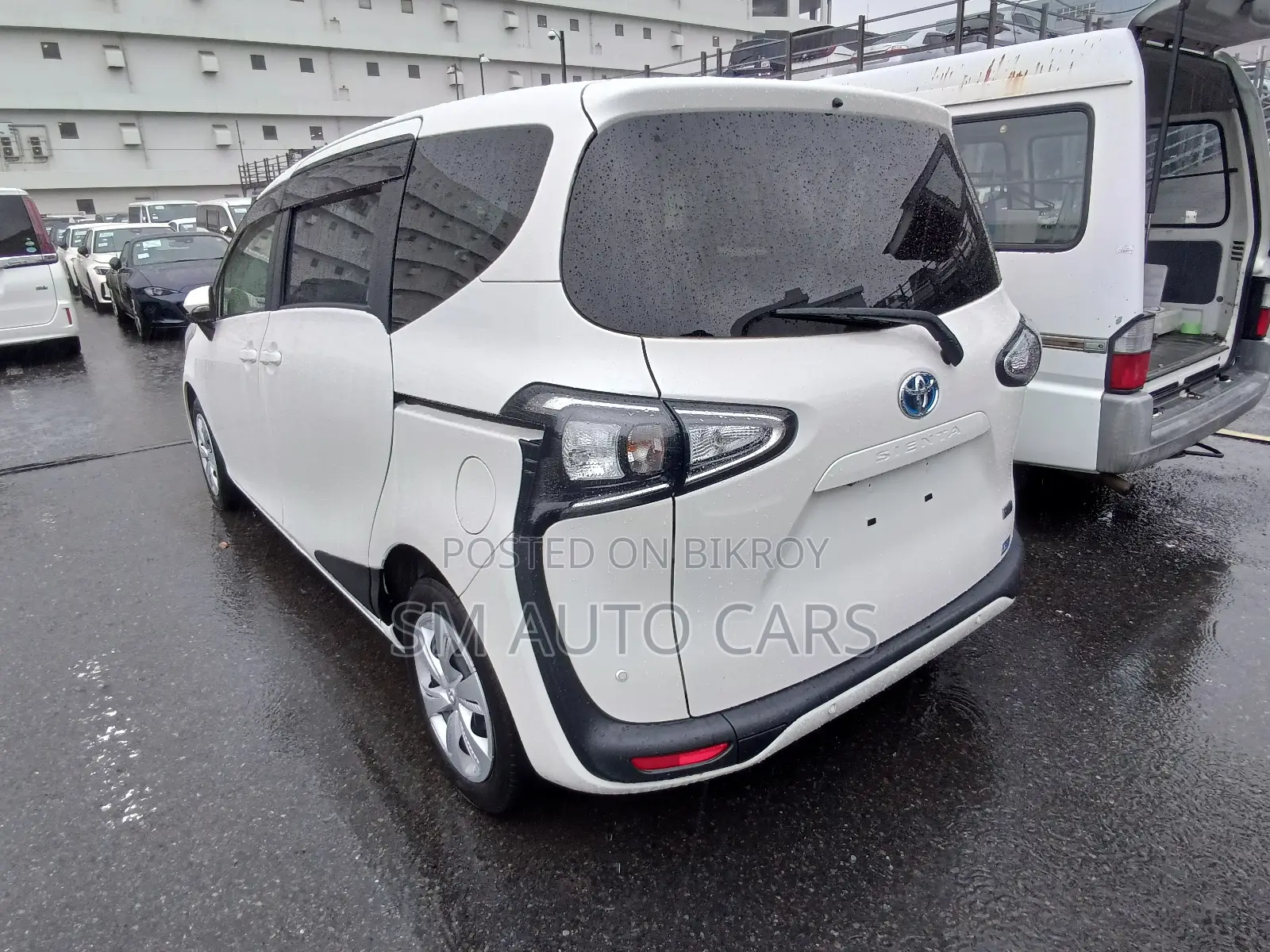 Toyota Sienta 2021 White