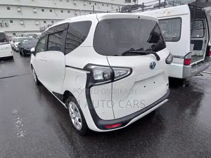 Toyota Sienta 2021 White