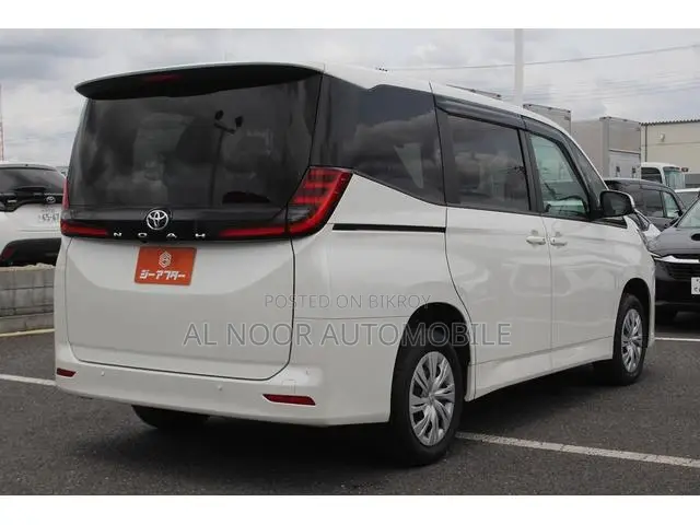 Toyota Noah 2022 White