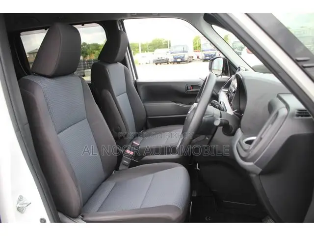 Toyota Noah 2022 White