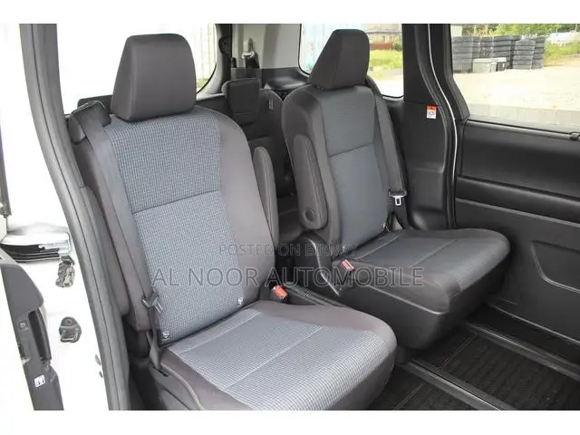 Toyota Noah 2022 White