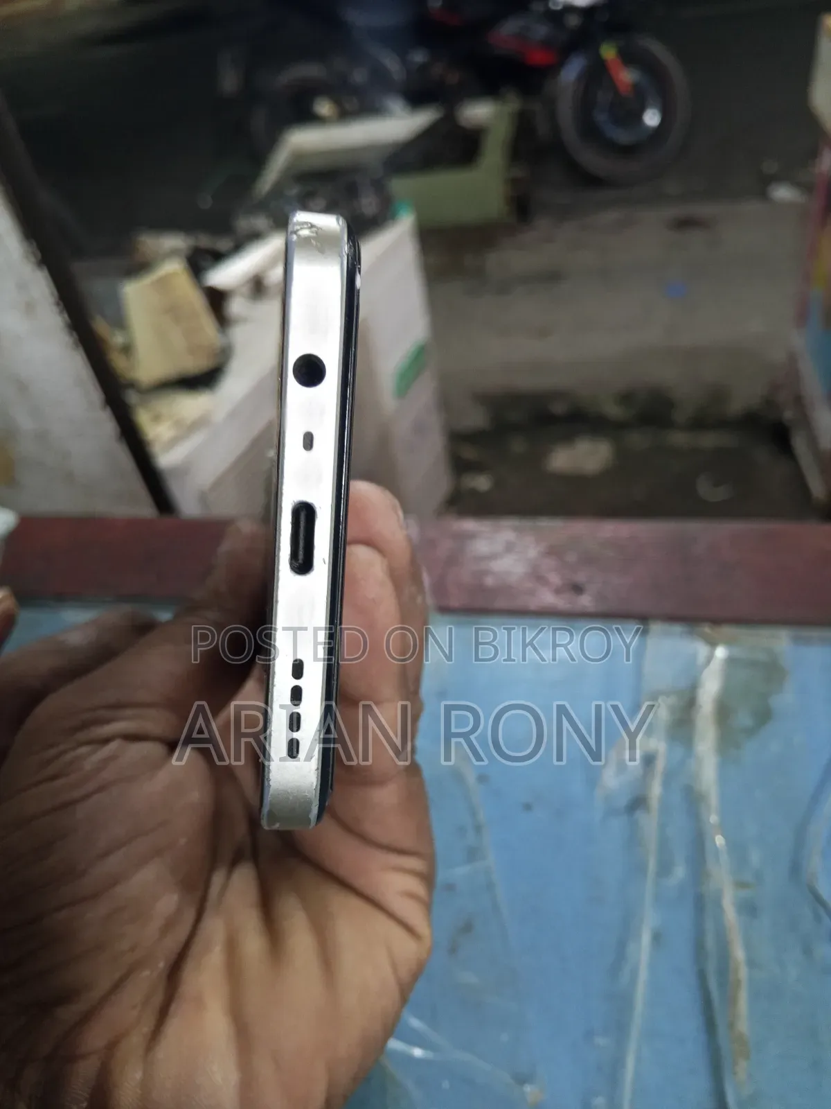 রিয়েলমি সি৬১ ১২৮ জিবি গোল্ড