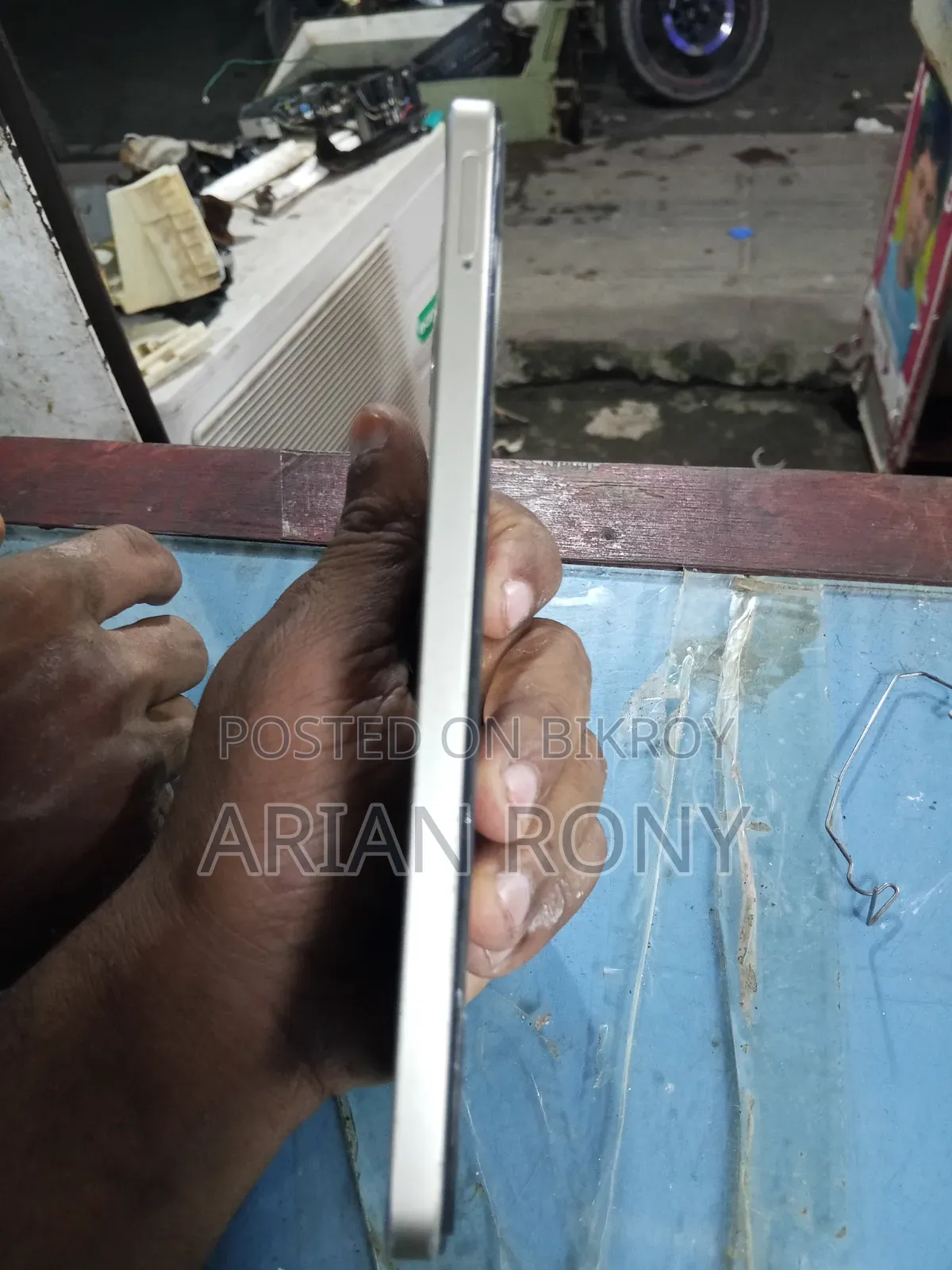 রিয়েলমি সি৬১ ১২৮ জিবি গোল্ড