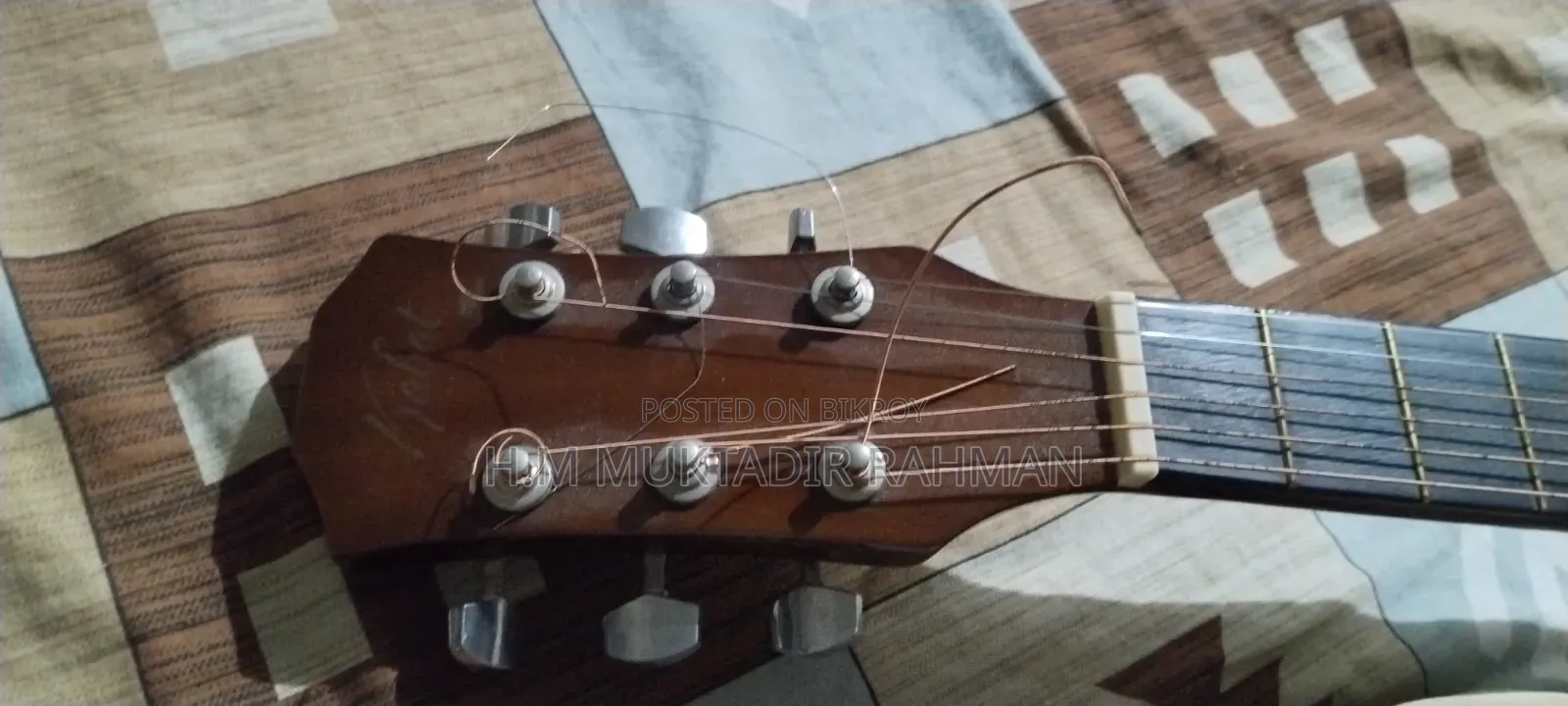 Kabat Guitar Brown Colour