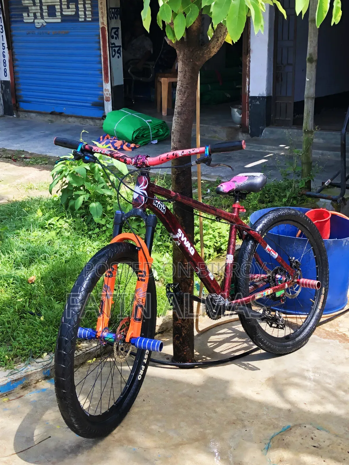 This Air Fork is for sale. Only the suspension is for sale, not the bicycle.