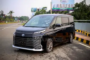 টয়োটা ভক্সি ২০২৩ কালো