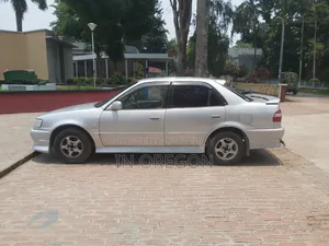 Toyota Corolla 1999 Silver