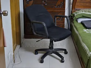 কালো চেয়ার