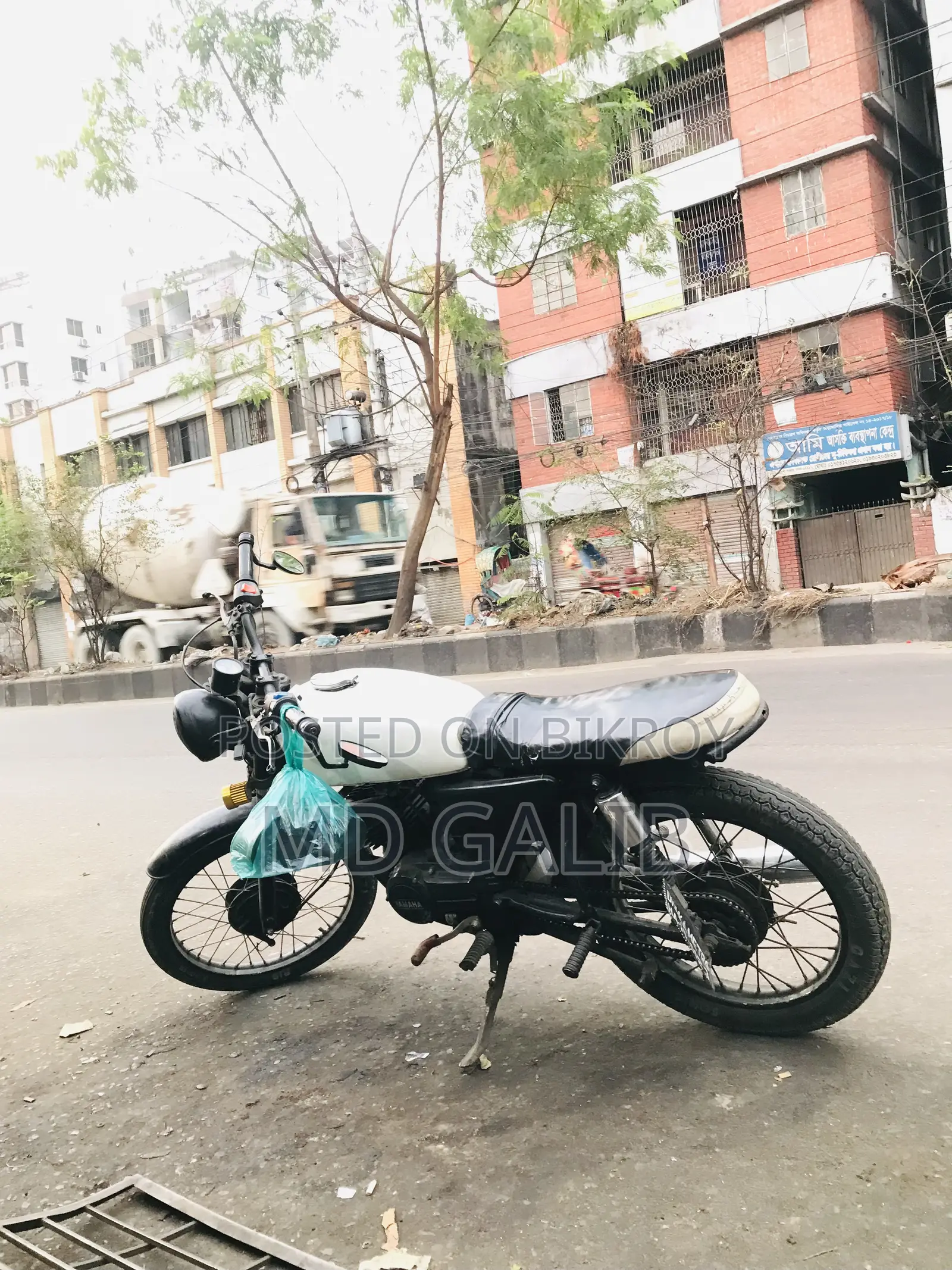 ইয়ামাহা ১৯৯৯ সাদা
