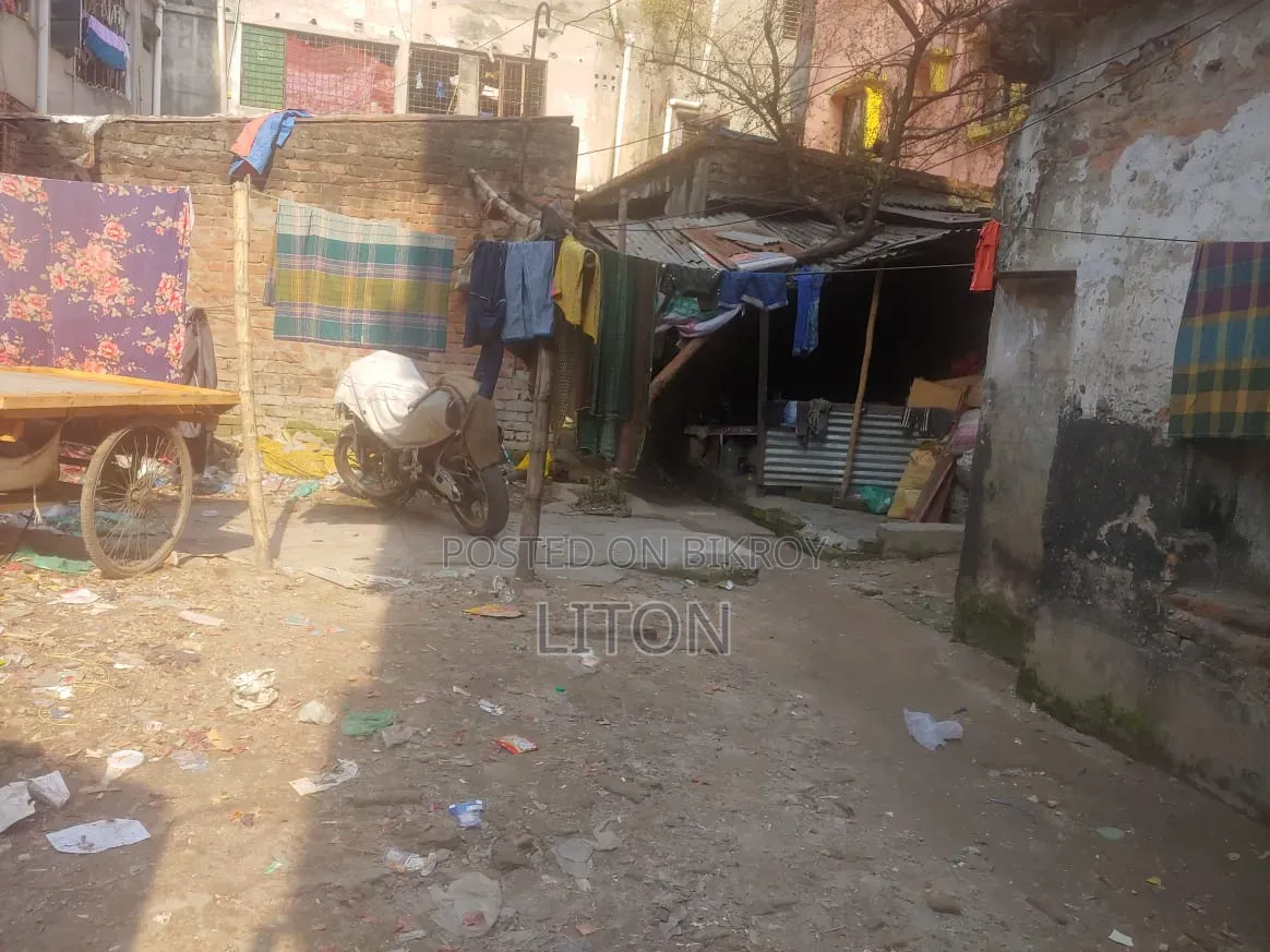 4-Bedroom House in Basabo for Sale