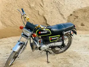 সুজুকি হায়াতে ১৯৭২ কালো