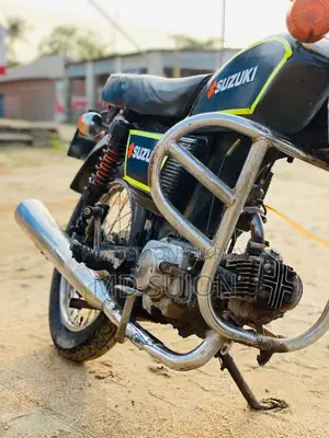 সুজুকি হায়াতে ১৯৭২ কালো