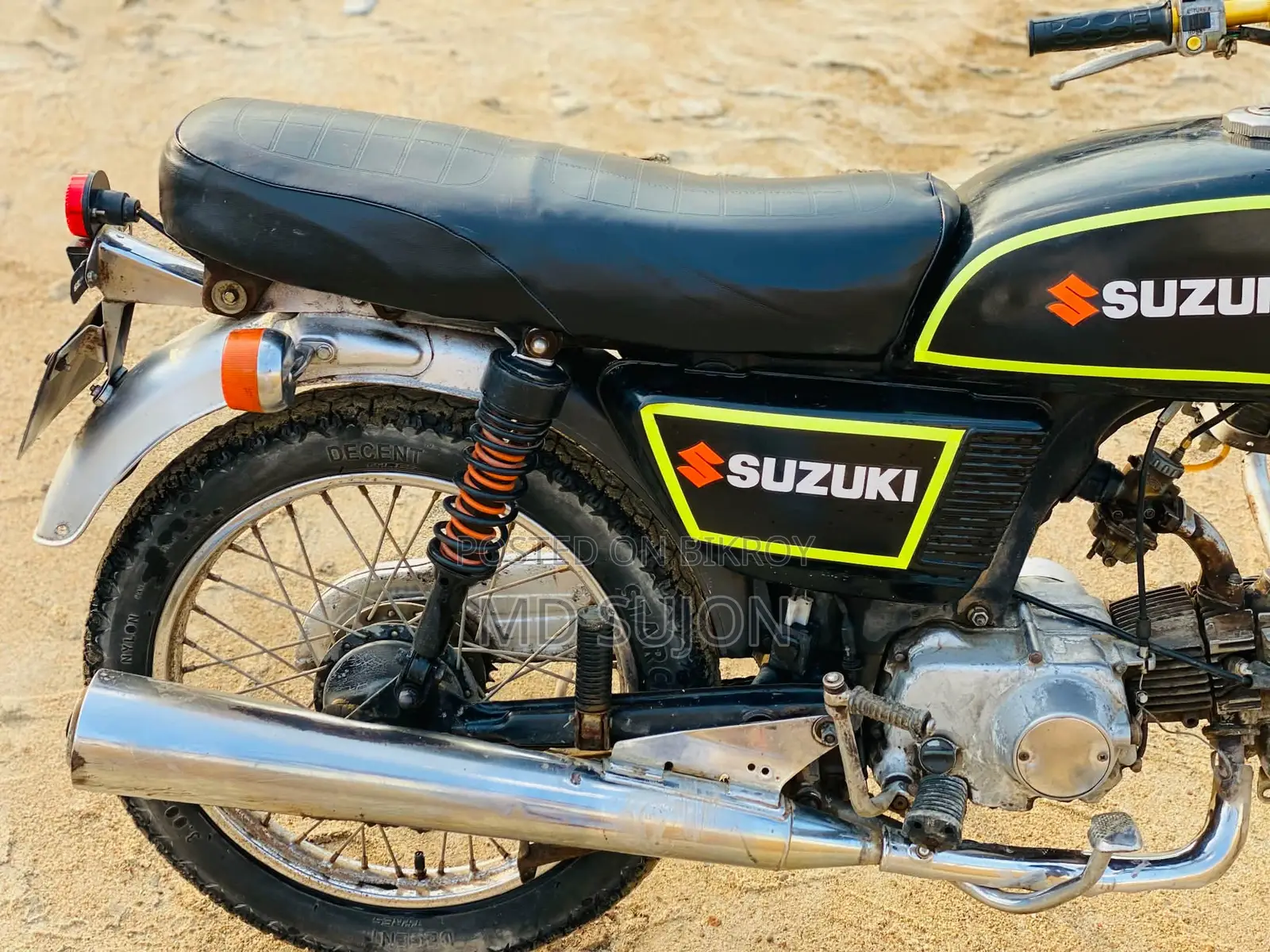 সুজুকি হায়াতে ১৯৭২ কালো