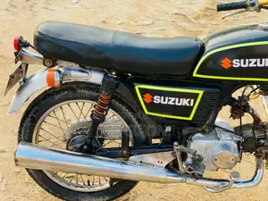 সুজুকি হায়াতে ১৯৭২ কালো