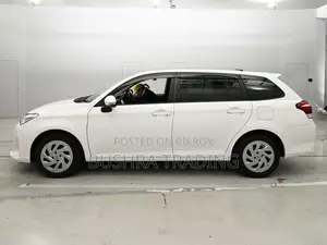 Toyota Corolla Fielder ১.৫ হাইব্রিড ফ্রন্ট হুইল ড্রাইভ ২০২১ সাদা