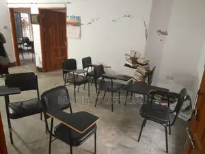 গোলমারিতে ভাড়ার জন্য আসবাবপত্রসহ ৩ বেডরুমের বাড়ি