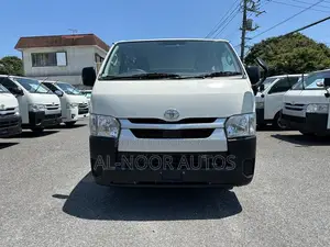 Toyota HiAce 2021 White