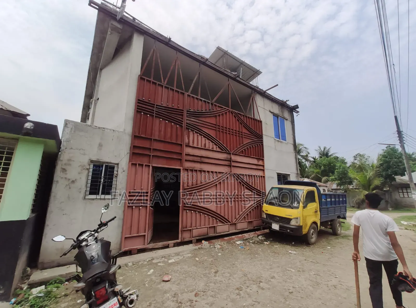 পাবনায় বিক্রয়ের জন্য আসবাবপত্রসহ ১ বেডরুমের বাড়ি