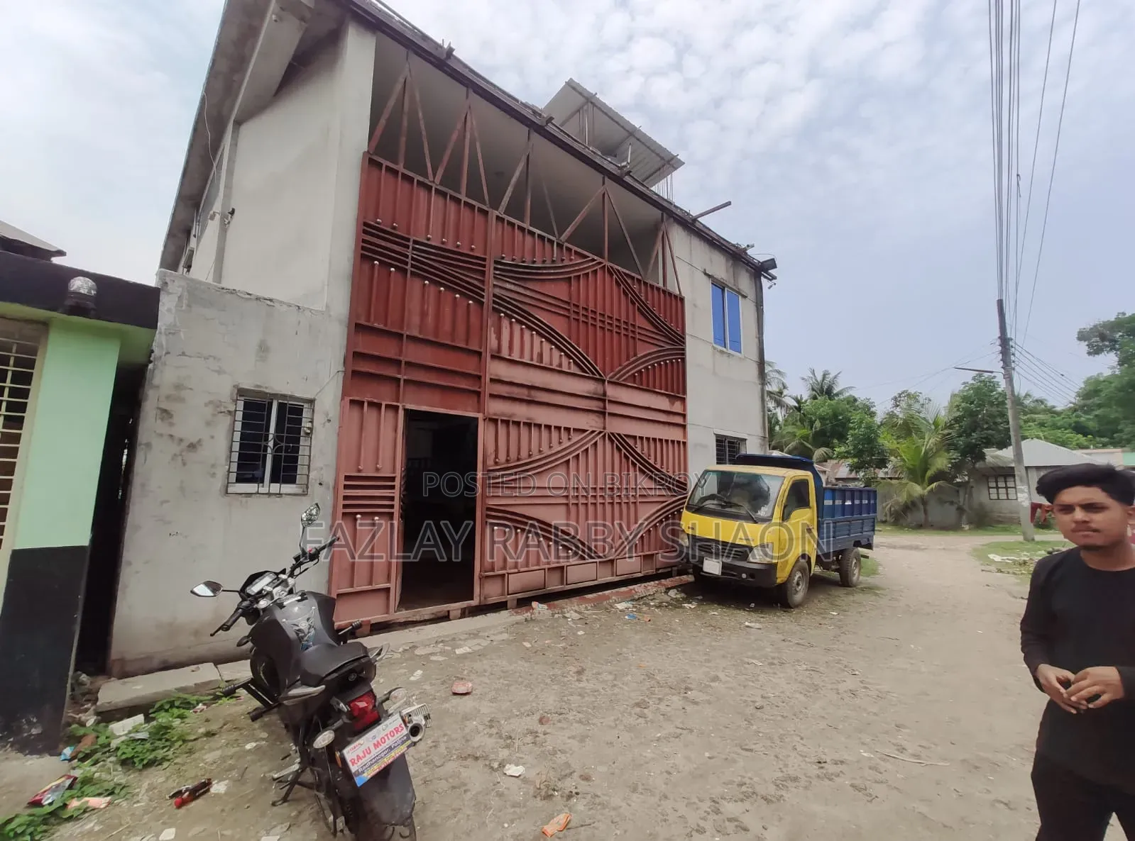 পাবনায় বিক্রয়ের জন্য আসবাবপত্রসহ ১ বেডরুমের বাড়ি