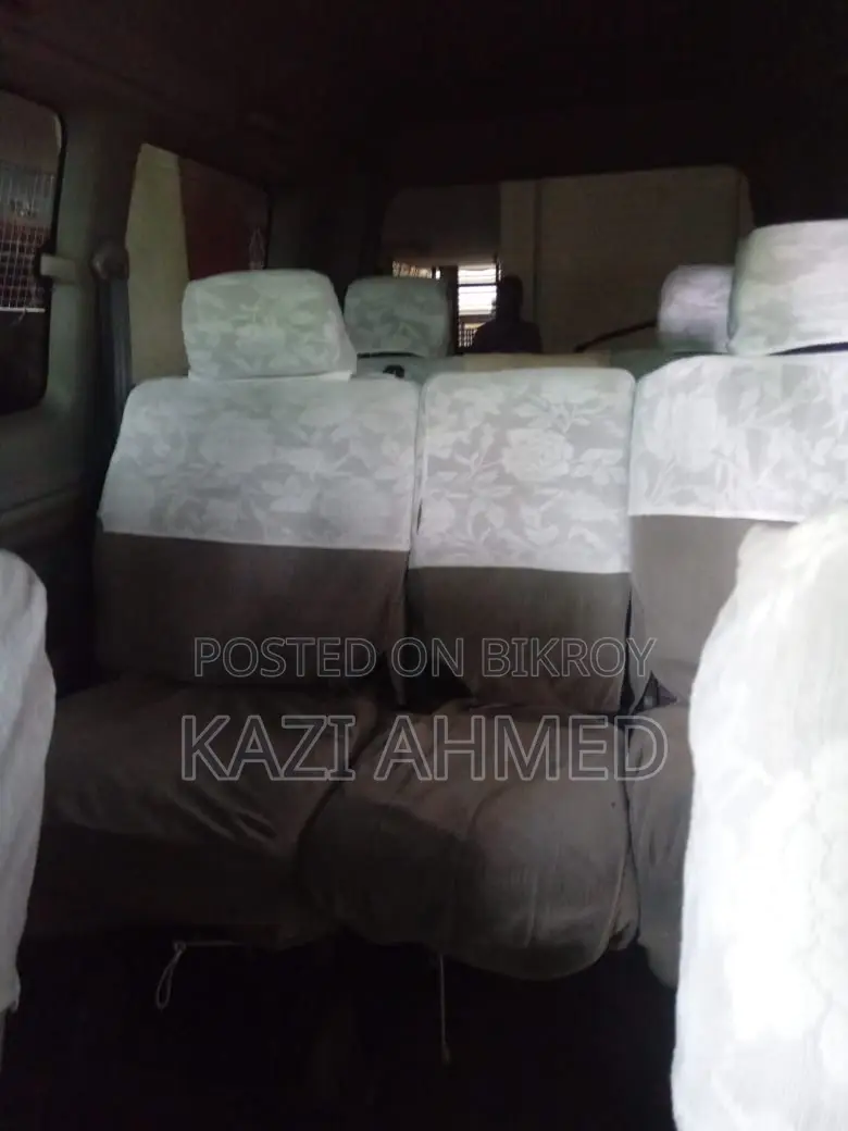 Toyota Noah 2.0 AWD (৮ সিটার) ২০০১ পার্ল