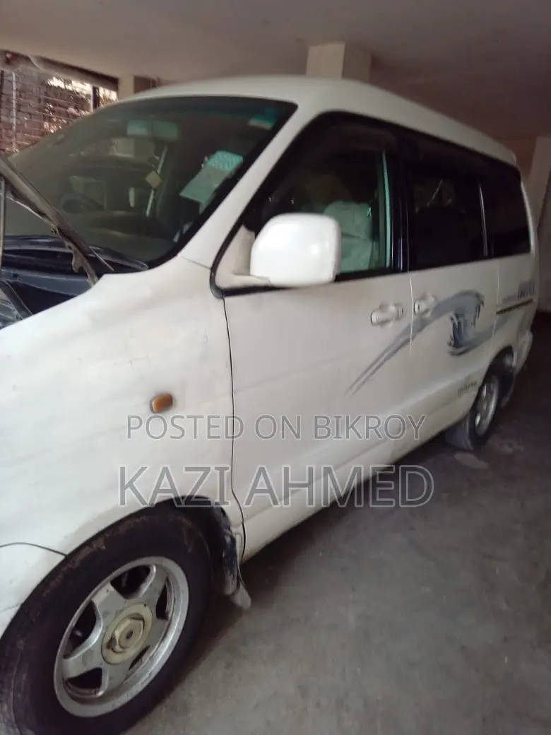 Toyota Noah 2.0 AWD (৮ সিটার) ২০০১ পার্ল