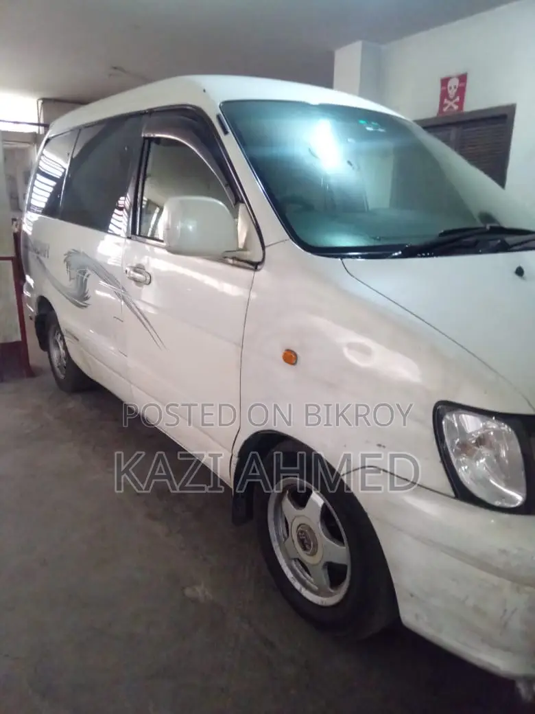 Toyota Noah 2.0 AWD (৮ সিটার) ২০০১ পার্ল