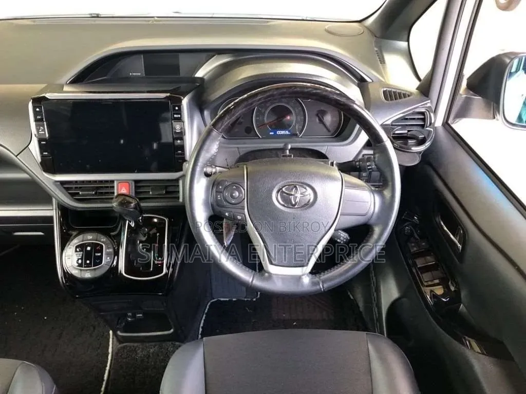 Toyota Noah 2021 Pearl